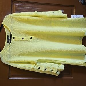 Calessa- chartreuse crinkled fabric pullover top Size M NWT